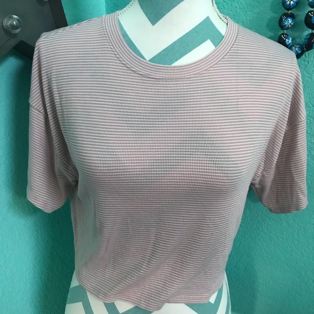 ❤️❤️Pink and white tripped t shirt**